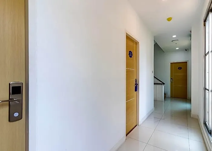 Oyo 753 Atnest Hotel